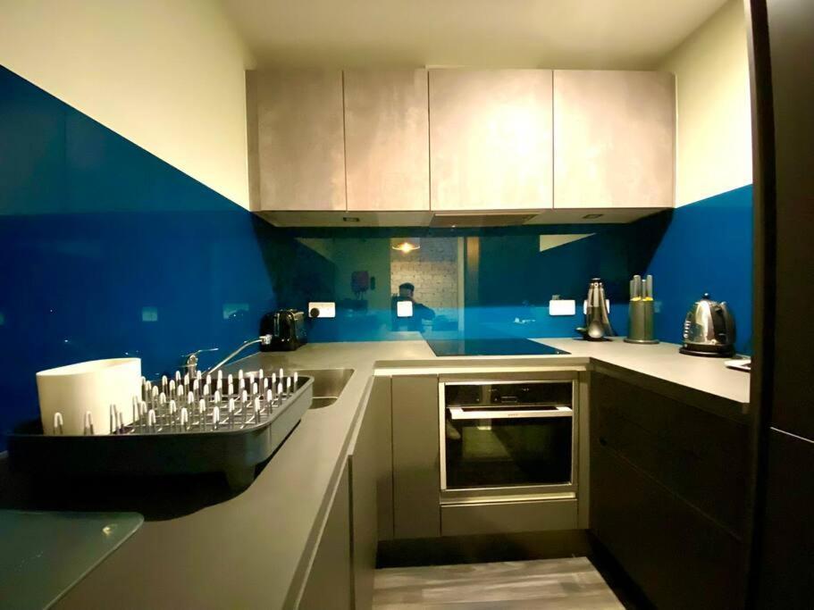 Stunning Apartment Suite - Free Parking & Wifi! بول المظهر الخارجي الصورة